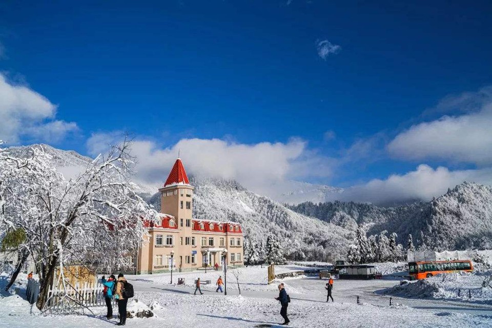 西嶺雪山滑雪場工程案例